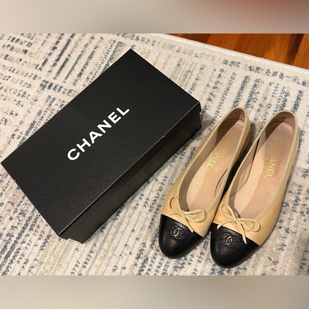 Chanel cap toe black beige ballet flats